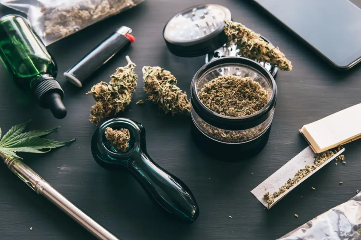 Discover The Five Must-Have Cannabis Accessories