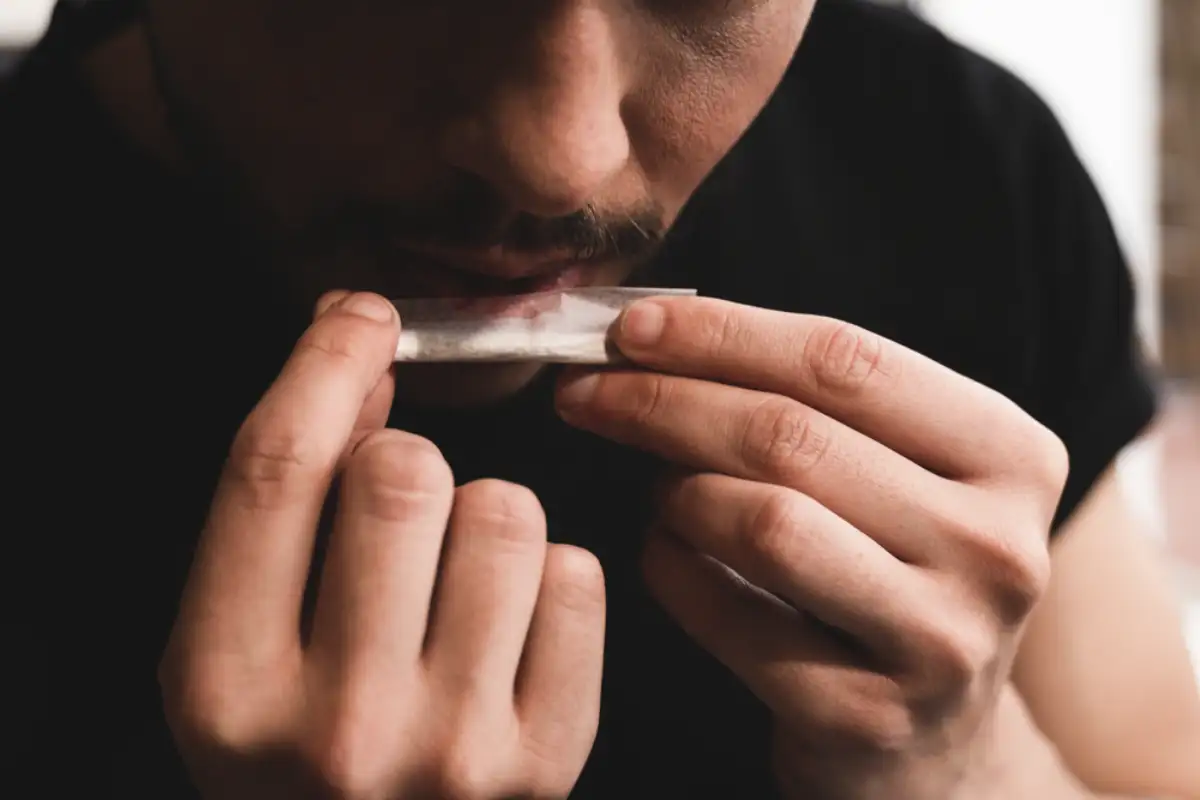What Exactly Is a Spliff? Learn to Roll One Now