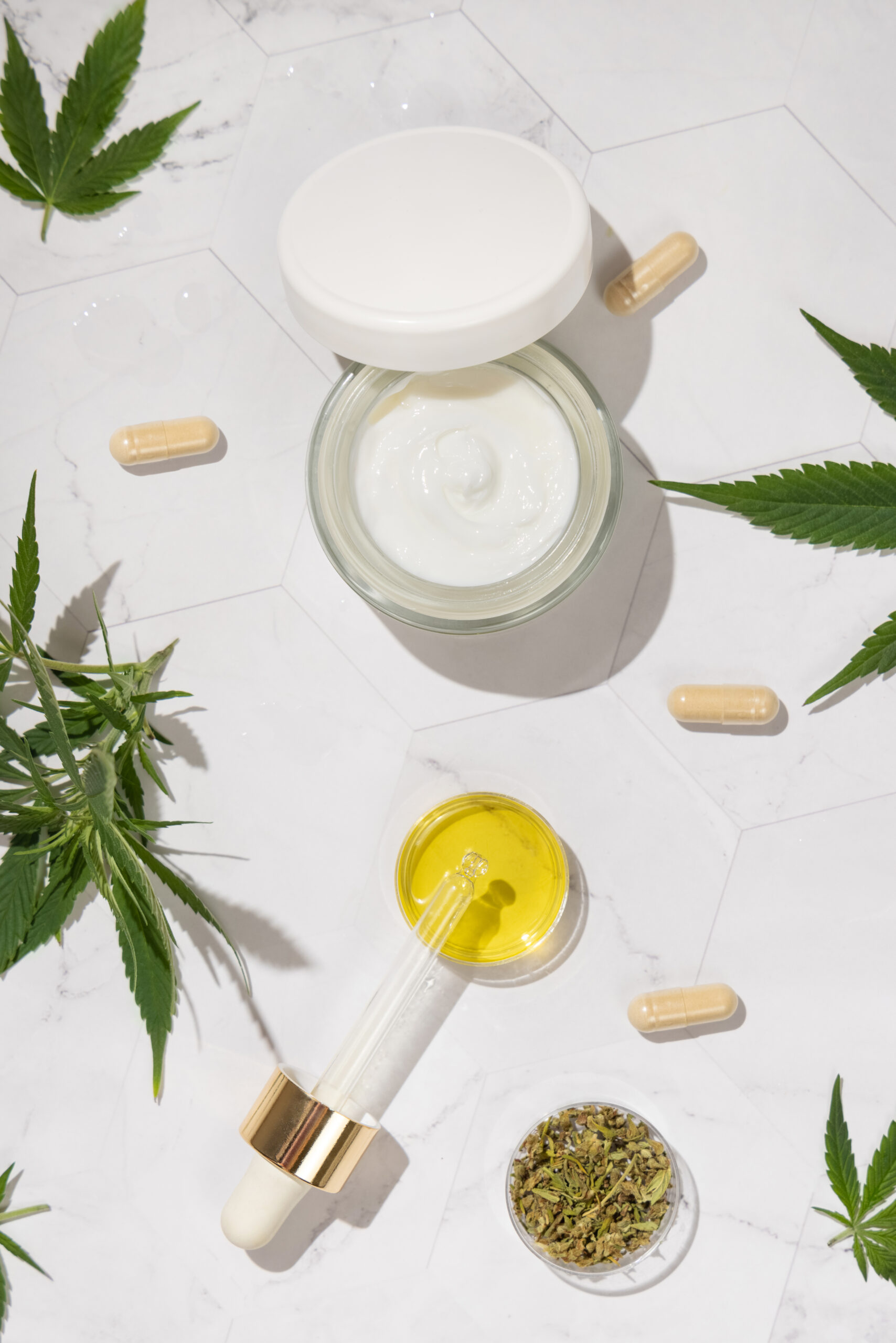 Cram jar, Pipette with CBD oil, capsules 
